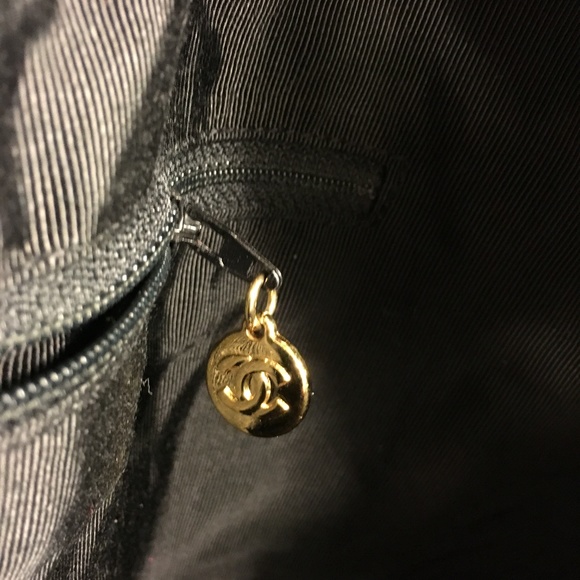 CHANEL Quilted XL CC travel bucket bag Handbag - Picture 5 of 8